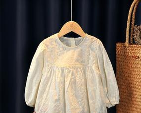 蓝珍珠打底技巧全攻略 打造持久亮丽妆容